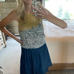 Sleeveless yellow detailed top